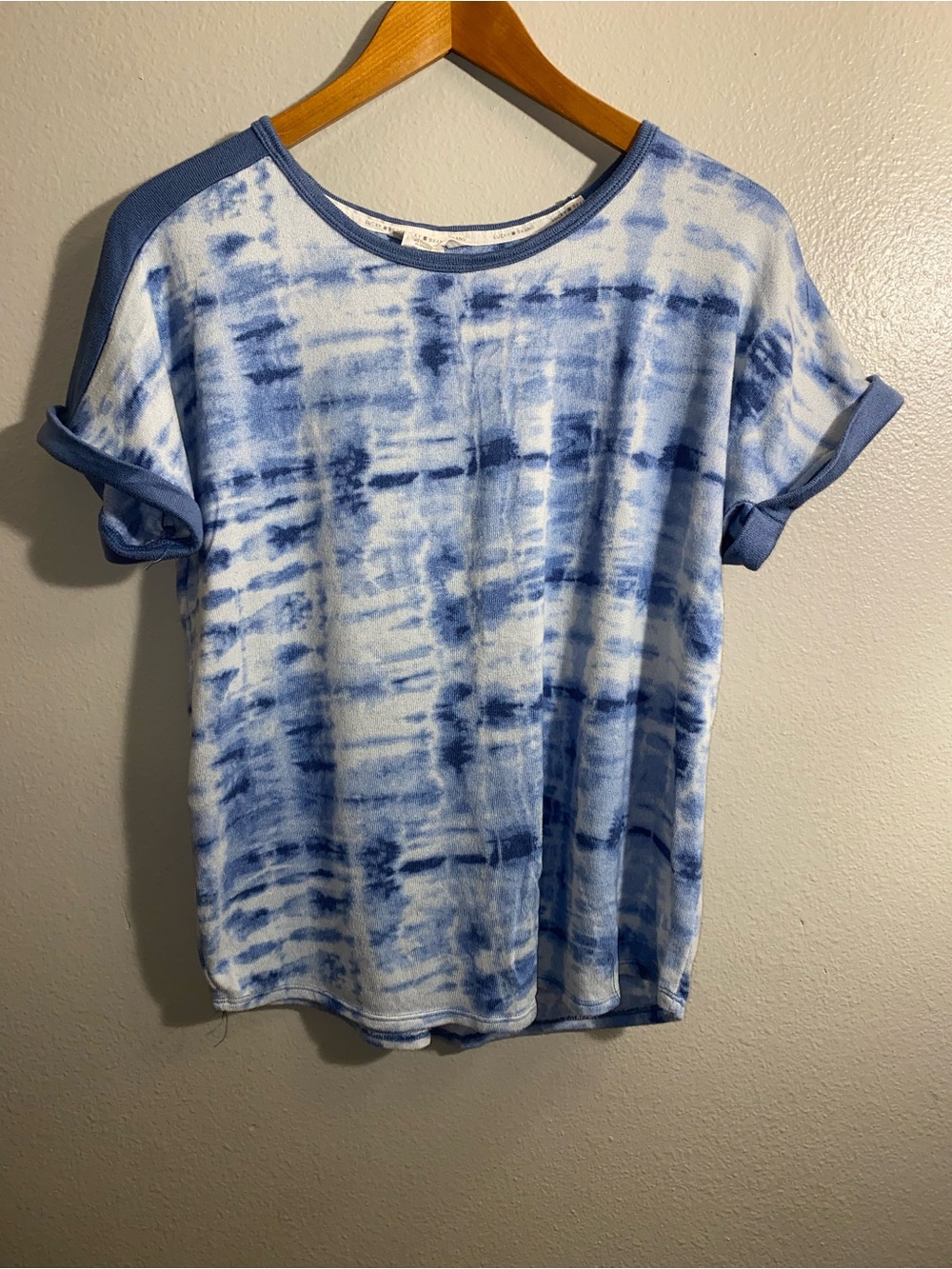 Lucky Brand Blue Tie Dye Cuffed Sleeve Top - Size Large - Super Soft